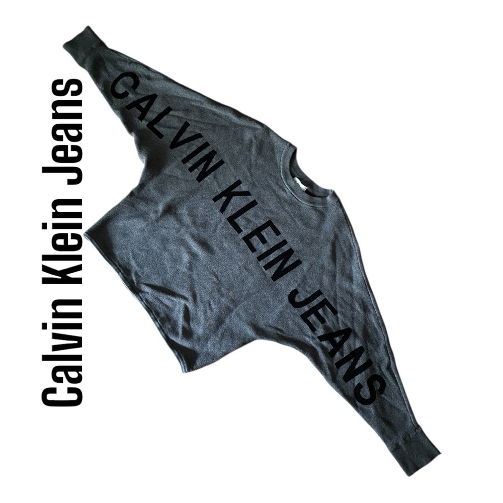 Charcoal Cropped Pullover